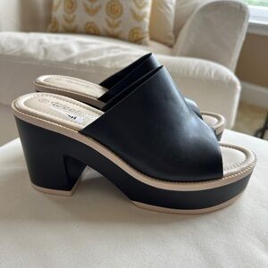 Weeboo platform sandal